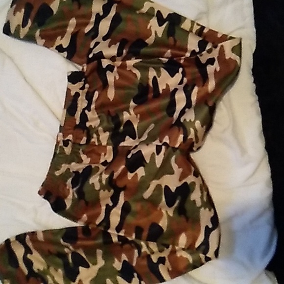 Boys Camo Pajamas Size 12/14 - Picture 3 of 7